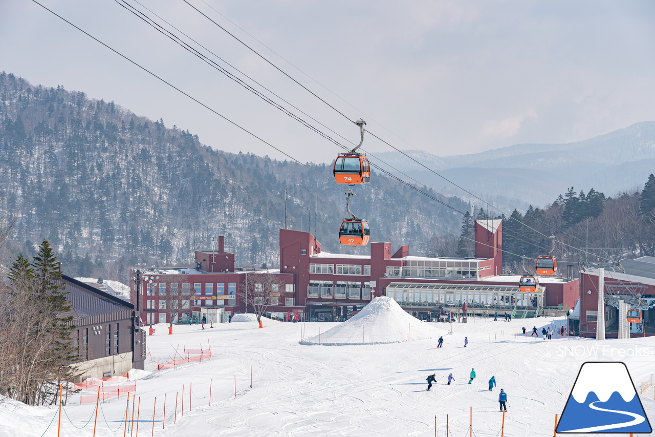 札幌国際スキー場｜さすが『KOKUSAI』！春シーズンも安泰の豊富な積雪で、まだまだ余裕で全面滑走可能です(^^)v